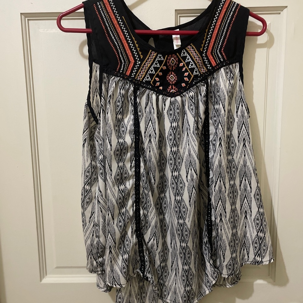 Xhilaration Black and Orange Graphic Sleeveless Tank Top